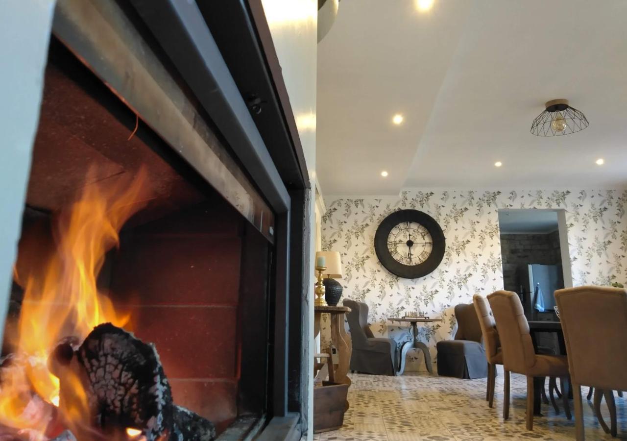 Manoir La Cerise Bed & Breakfast *