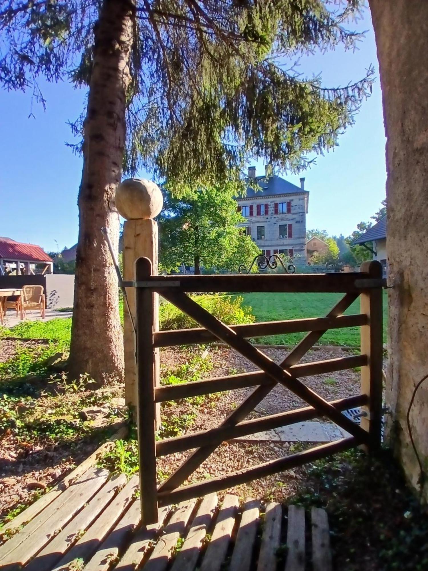 Manoir La Cerise Bed & Breakfast